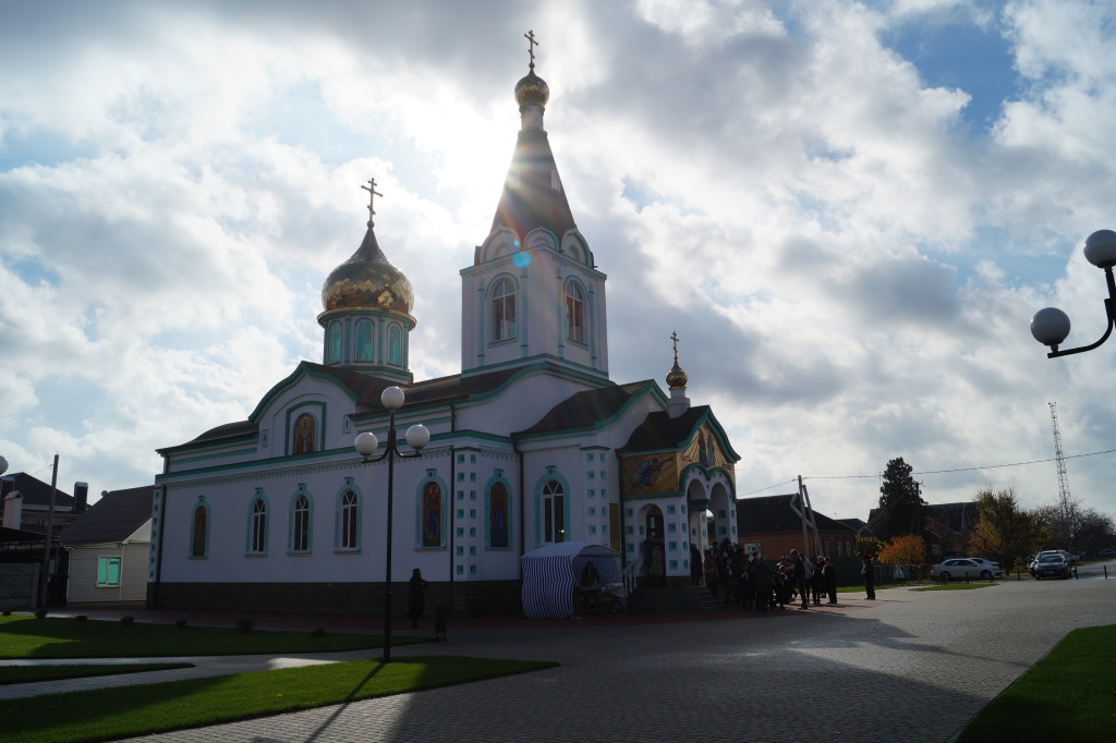 Динская краснодарский край фото. Свято Троицкий храм Динская. Станица Динская храм. Сайт храма ст Динская. Храм станица Динская Краснодарский край.